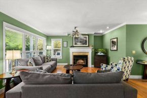 Pet friendly and just one minute to downtown Gatlinburg!
